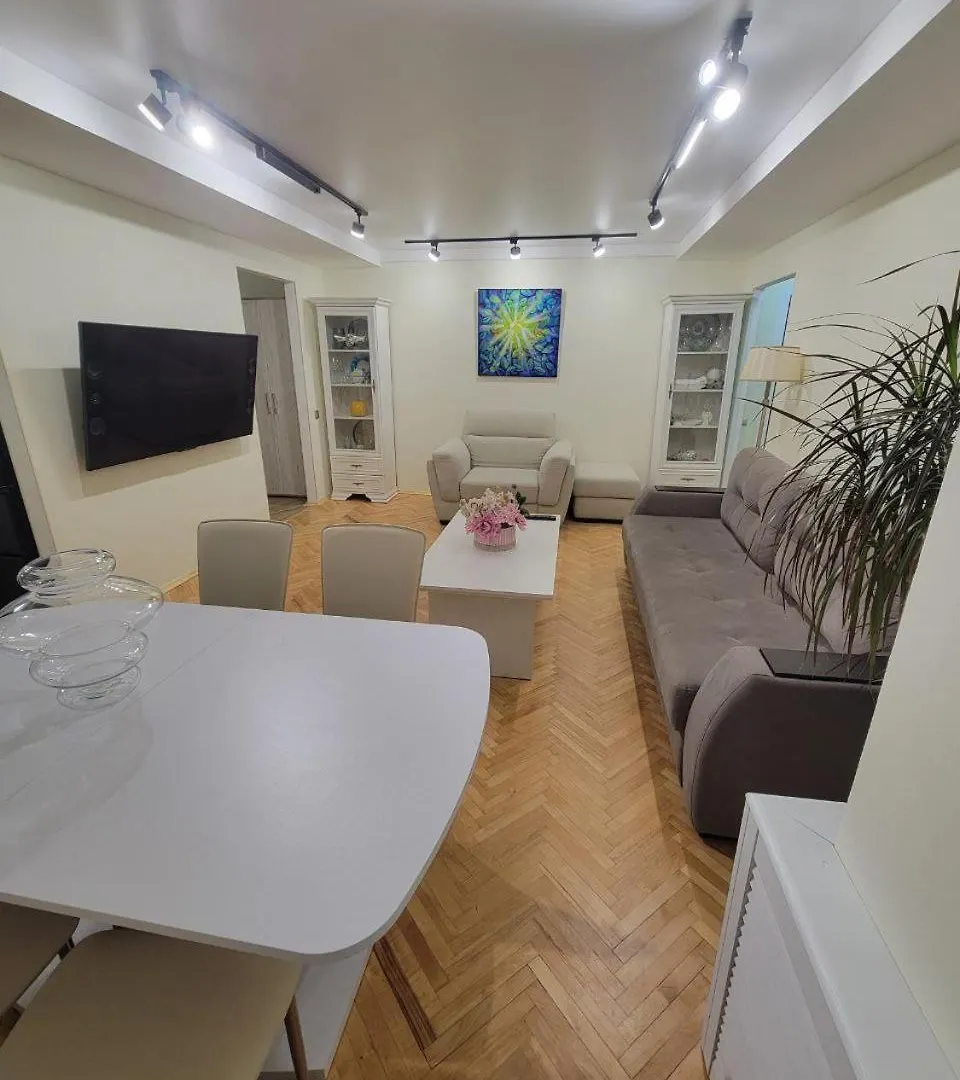 3-Room Luxury Apartment In The Center 基輔